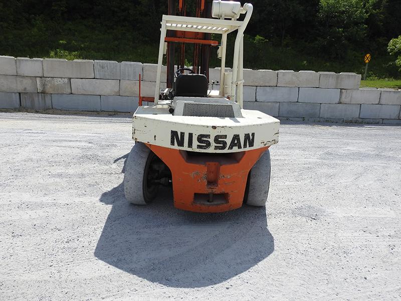 Nissan DF05A70V Fork Lift