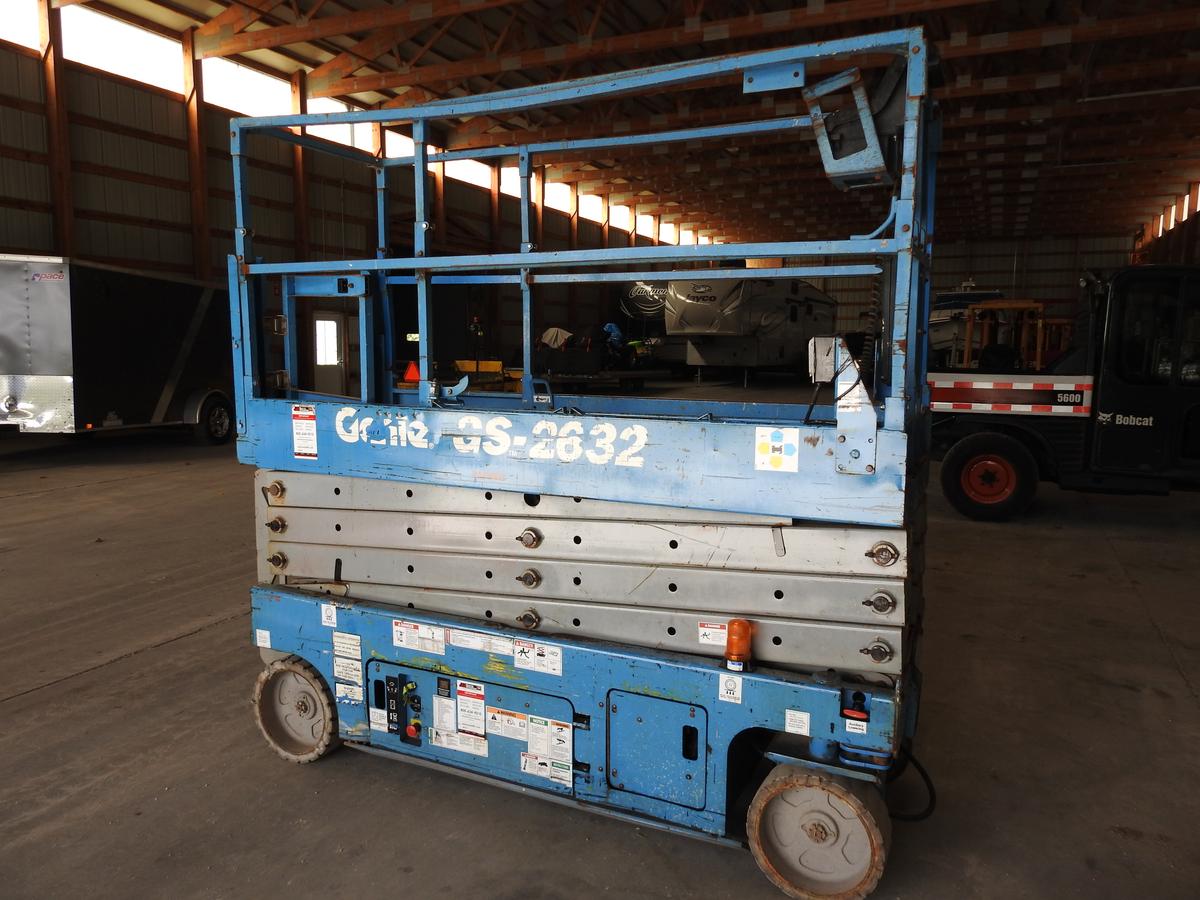 2004 Genie GS2632 Scissor Lift