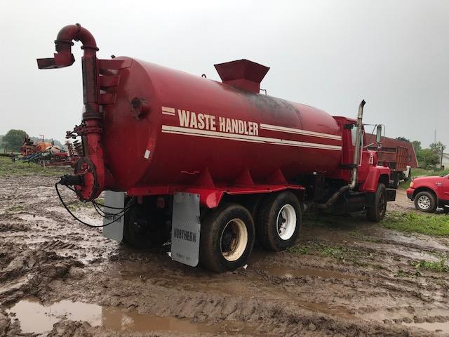 Ford L8000 Truck w/ Waste Handler Tank