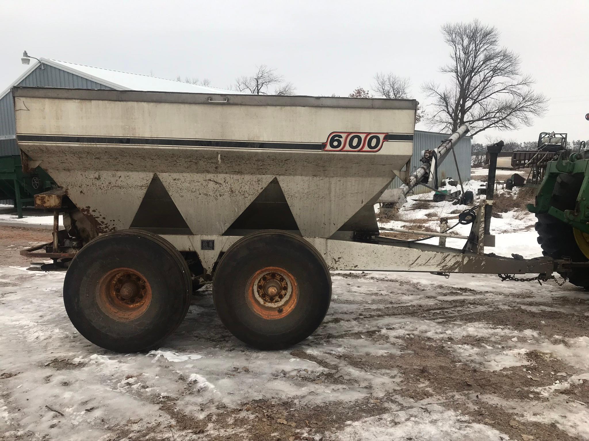 Willmar 600 Fertilizer Spreader