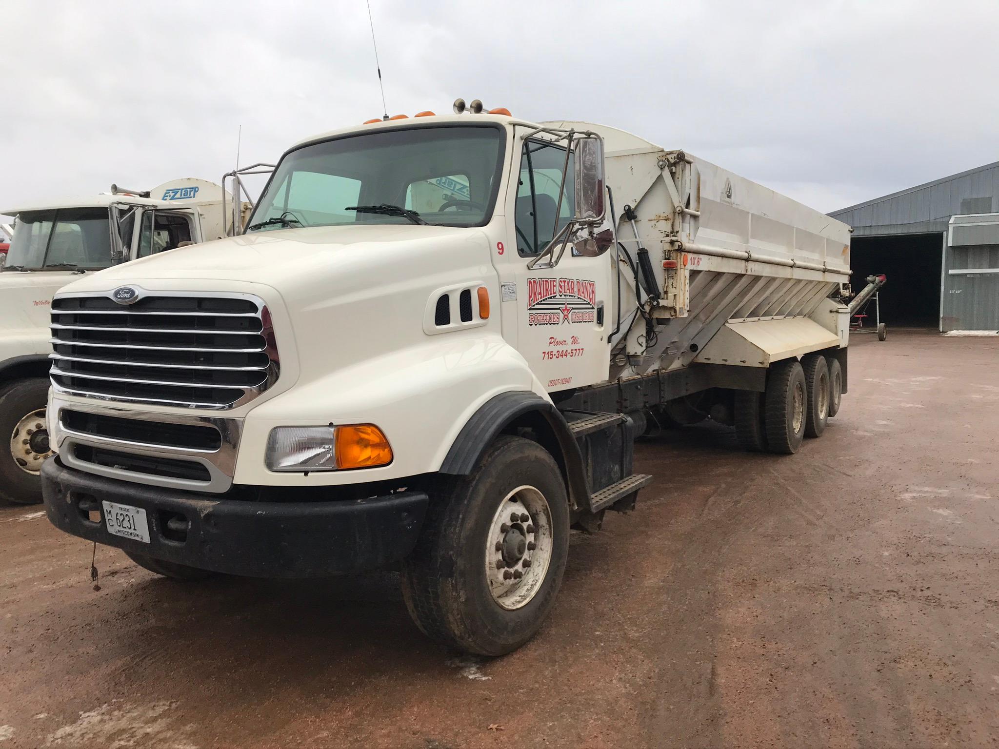 1998 Ford L9000 Truck