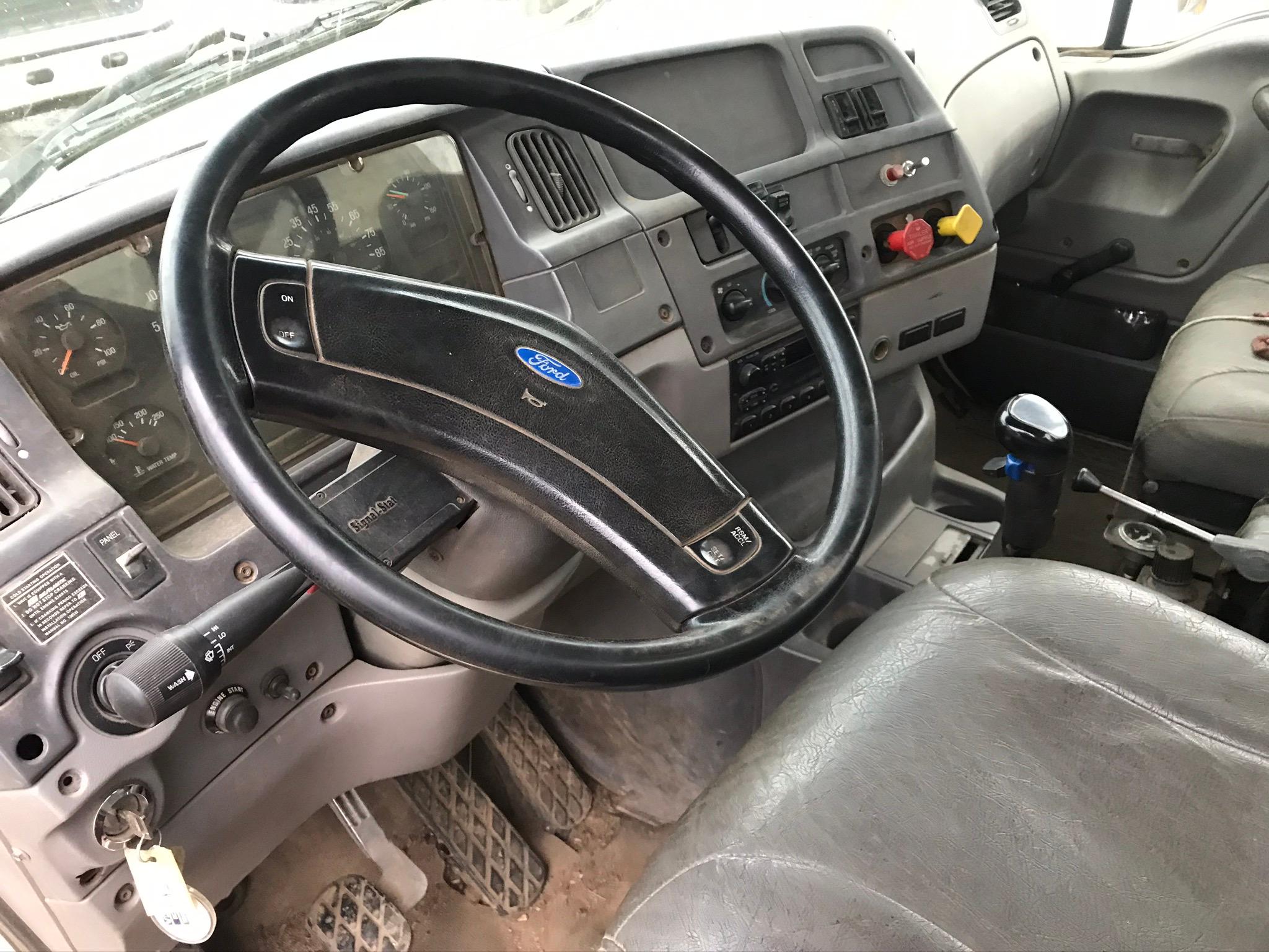 1998 Ford L9000 Truck