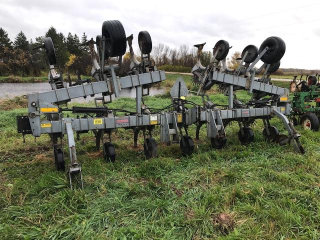 Hiniker 230 Cultivator