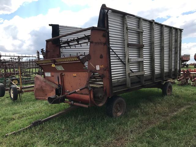 H&S XL-32 Self-Unloading Wagon