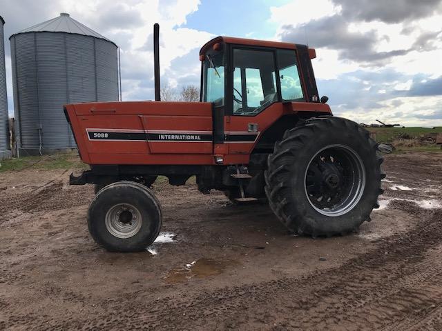 IH 5088 Tractor