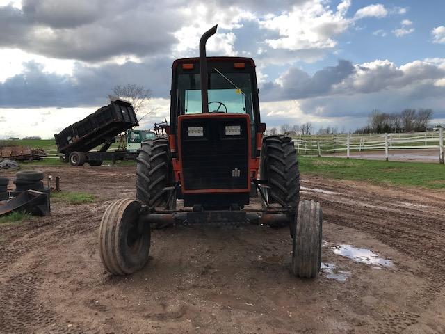 IH 5088 Tractor