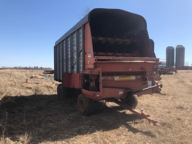 Meyers 500 TSS Self-Unloading Wagon