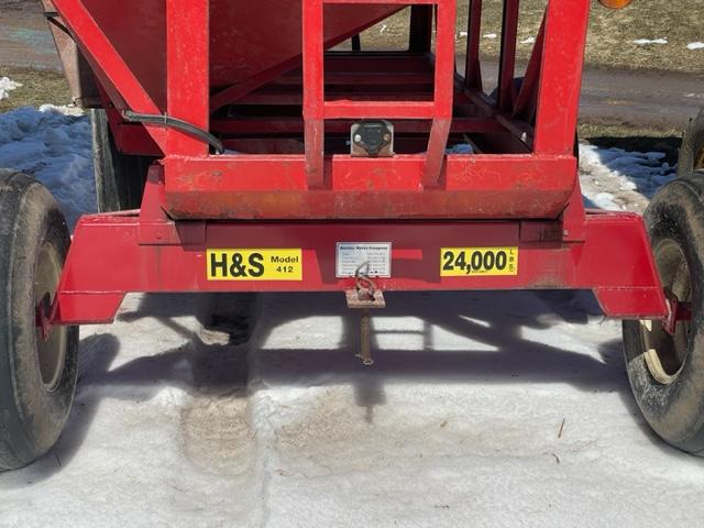 H&S 325-80 Gravity Wagon