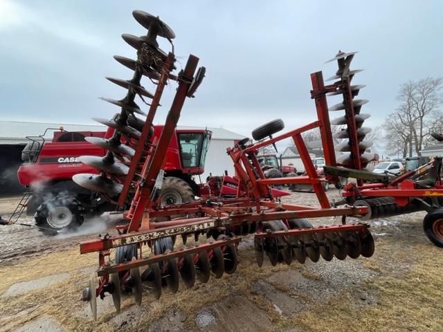 Massey Ferguson 820 Bi-Fold Tandem Disc