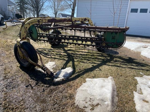 John Deere 640 5-Bar Side Rake