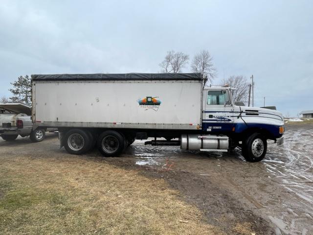 1994 Ford LTL 9000 AeroMax Grain Truck