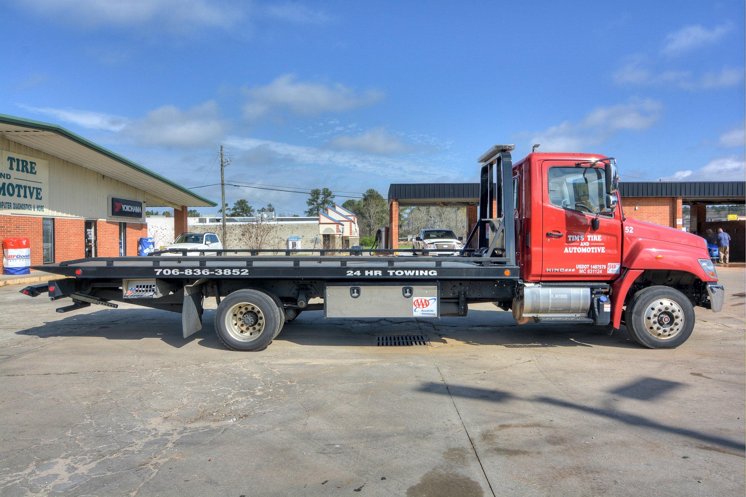 TRUCK #52 2016 Hino 268A Conventional Cab Class 6,  7.6 Diesel 135, 850 mil