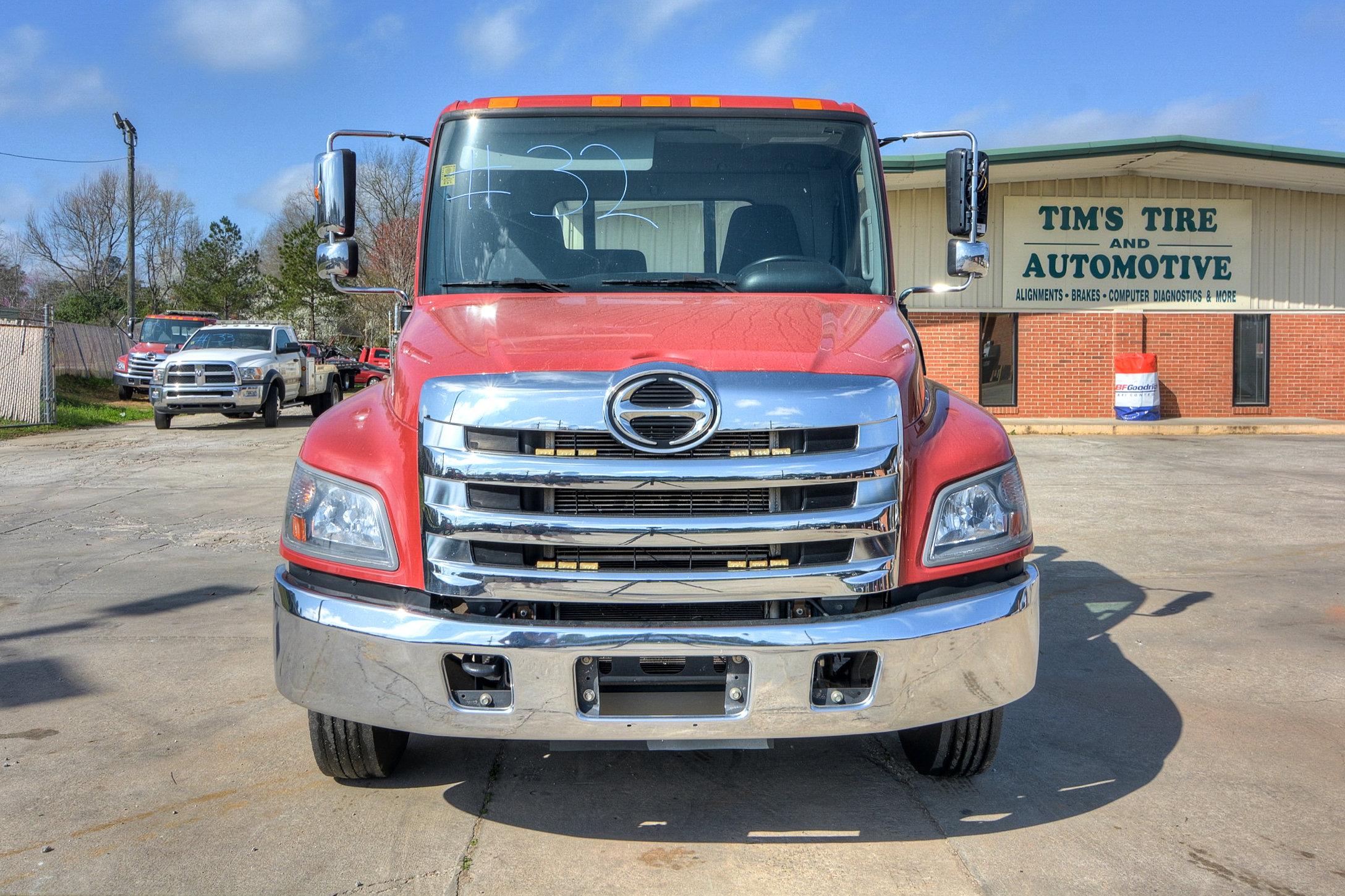 TRUCK #52 2016 Hino 268A Conventional Cab Class 6,  7.6 Diesel 135, 850 mil