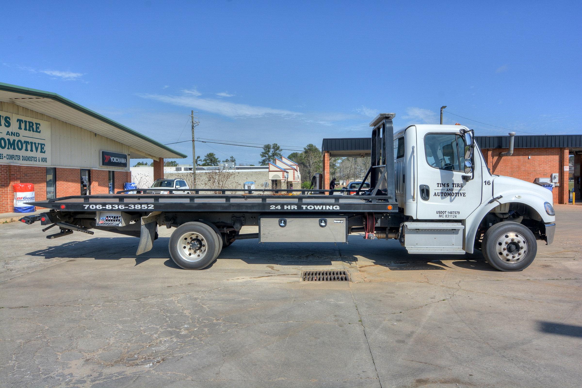 TRUCK #16 2016 Freightliner M2 106 Convential Cab Cummins 6.7L Diesel Class