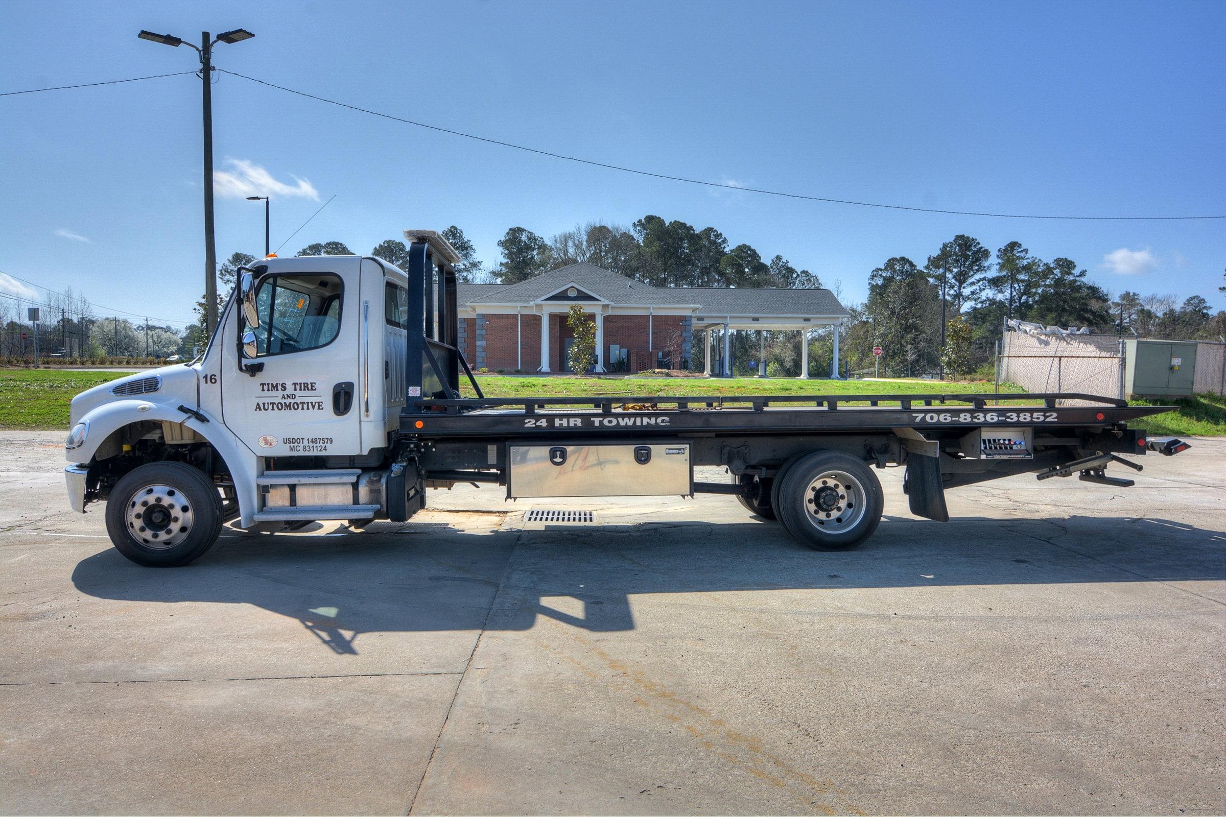 TRUCK #16 2016 Freightliner M2 106 Convential Cab Cummins 6.7L Diesel Class