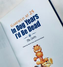 RARE Garfield at 25: In Dog Years I'd be Dead by Jim Davis SIGNED WITH CERTIFICATE