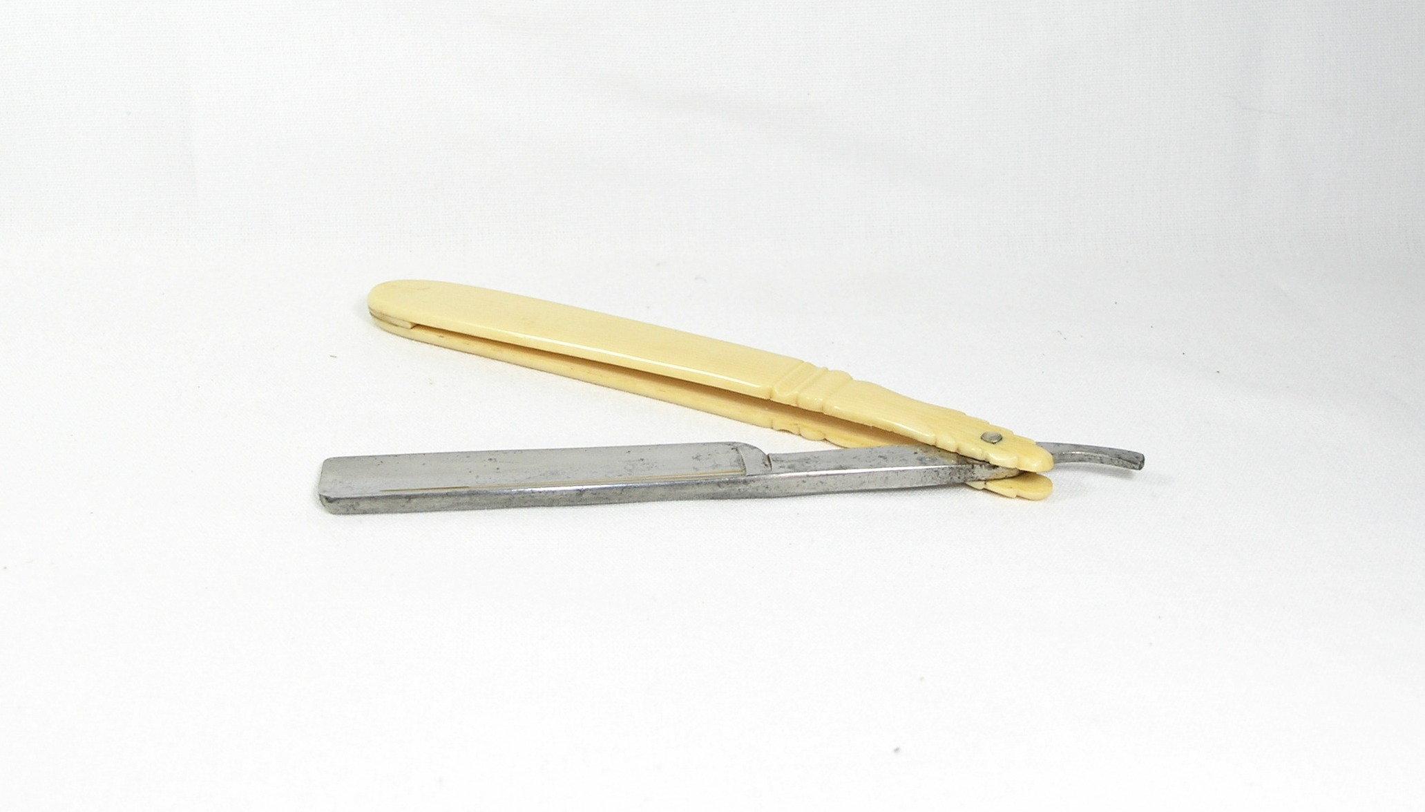 Shapleigh Hardware Co.  St Louis, U.S.A.  Straight razor with embossed ivor