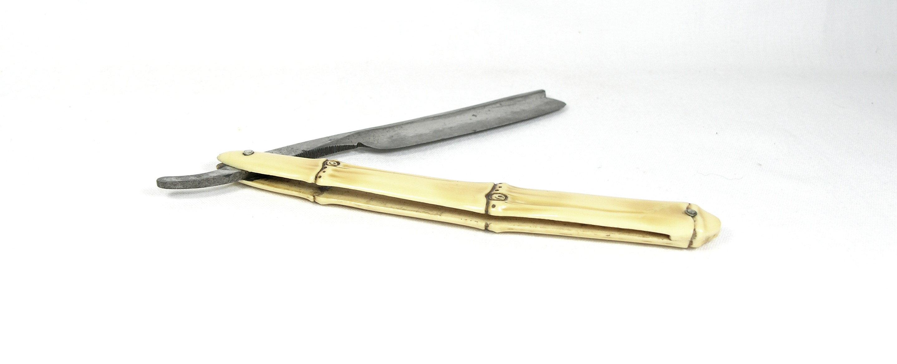 Waterville Cutlery Co. Waterville Conn. No.150 notched point straight razor