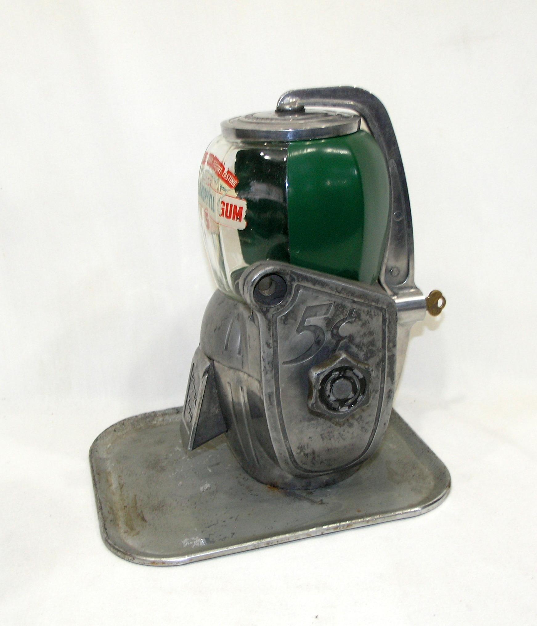 Viintage Atlas Bantam Chlorophyll 5-cent Gum Machine with Key and Most of O