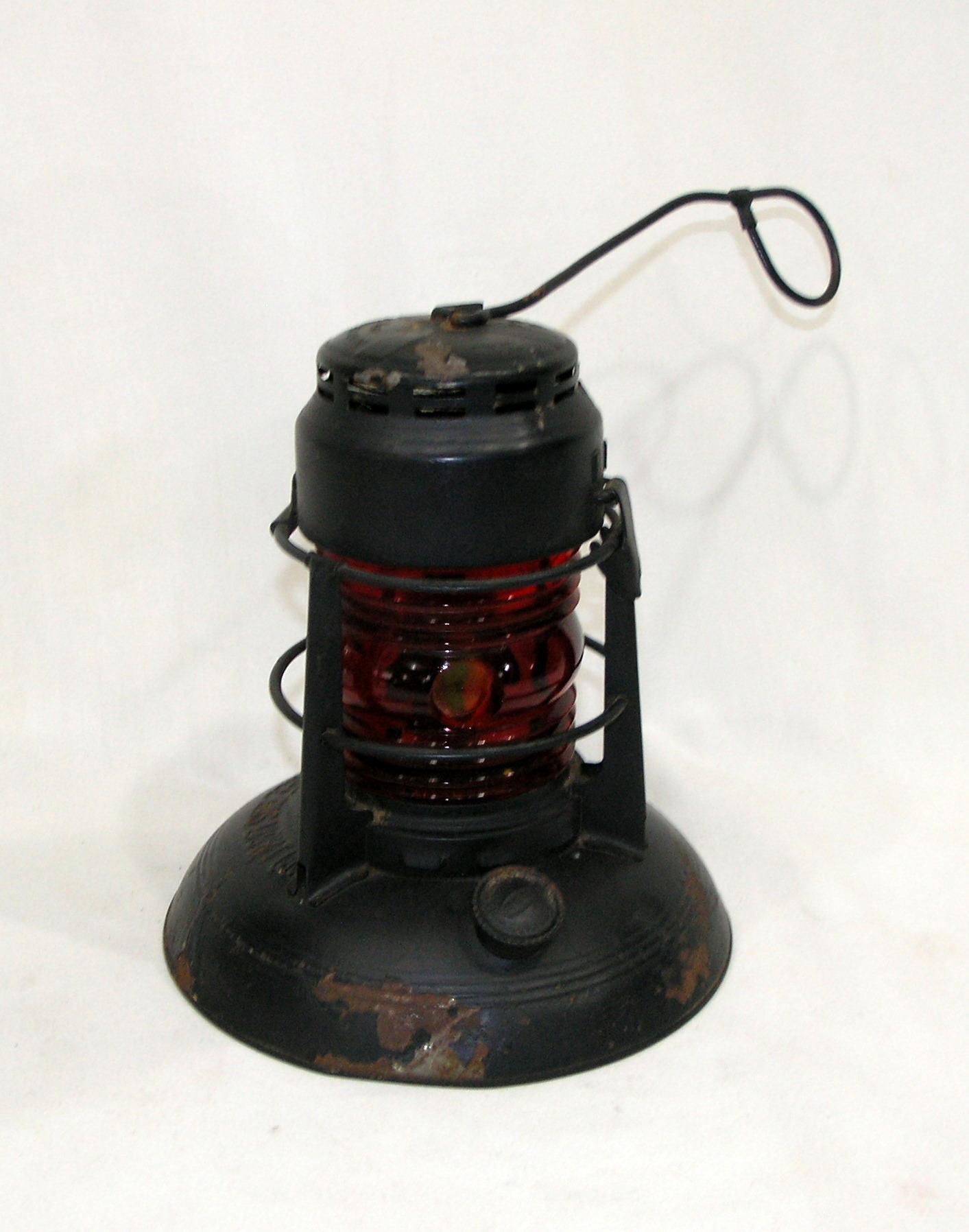 Vintage Dietz Model No. 40 Traffic Guard Kerosene Lantern With Original Red