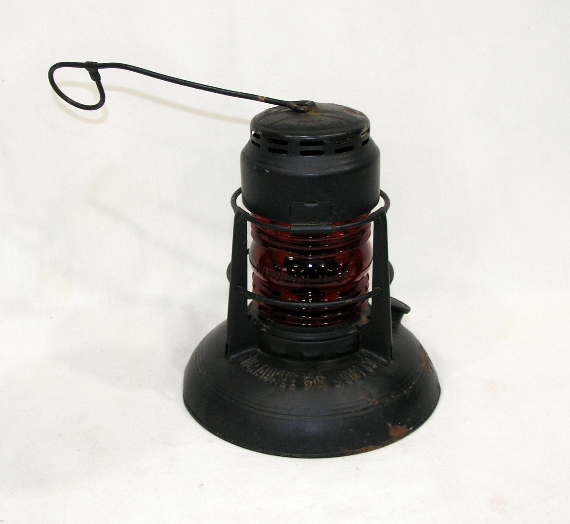 Vintage Dietz Model No. 40 Traffic Guard Kerosene Lantern With Original Red