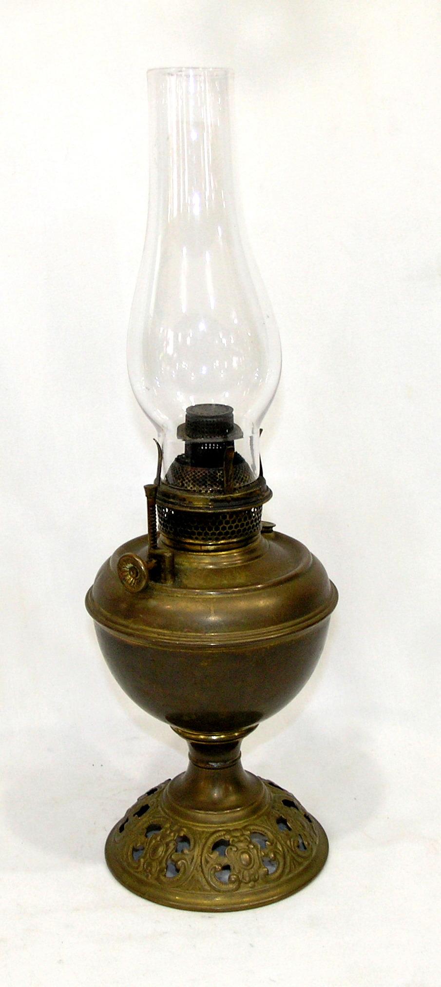 Vintage Brass B&H Kerosene Oil Lamp With Clear Glass Chimney Not Tested Gre