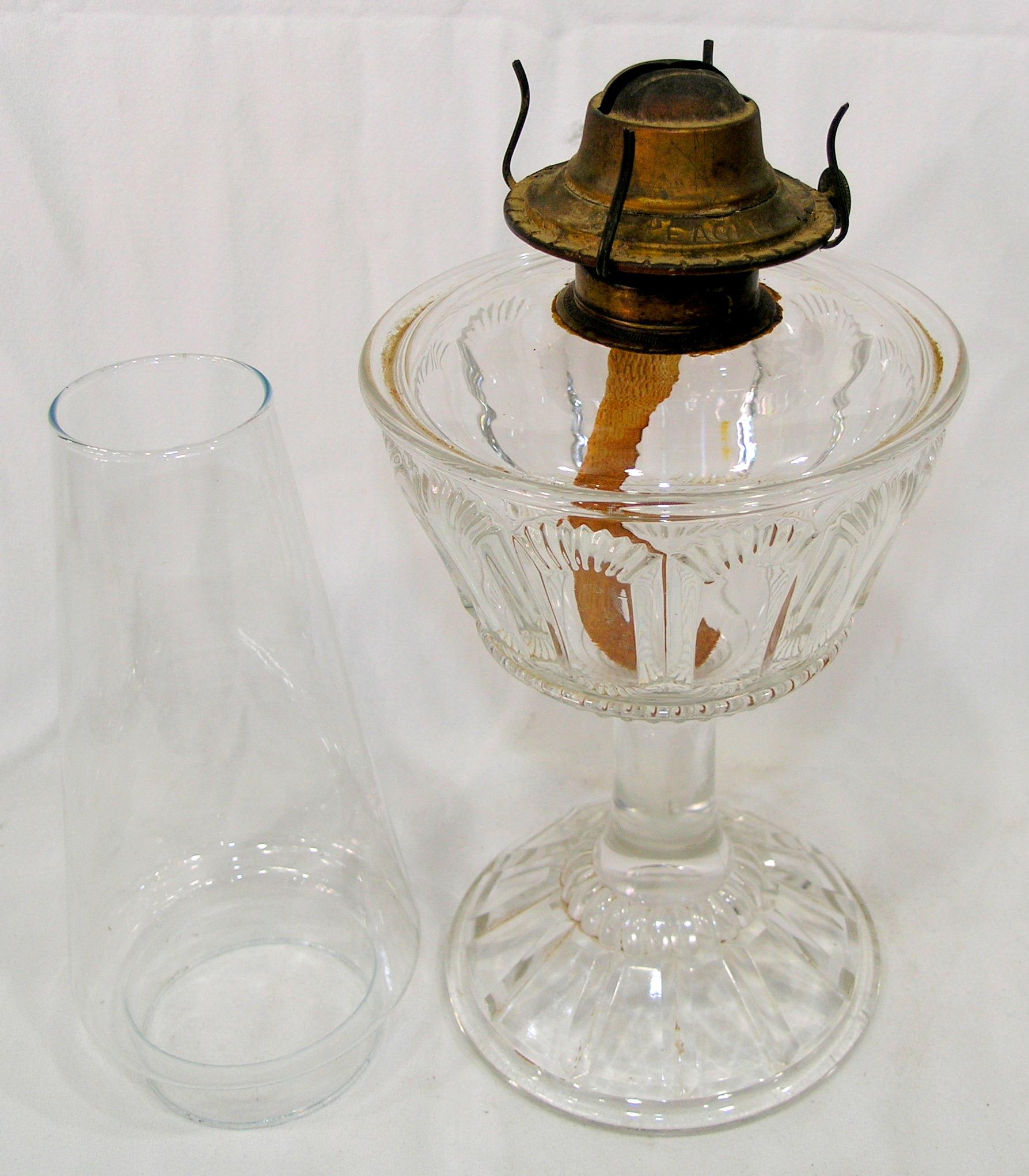 Vintage Eagle Clear Glass Kerosene Oil Lamp With Clear Glass Chimney 11-1/2
