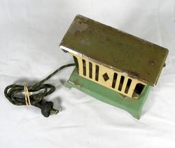 Vintage 1930's Handy Hot Toaster Not Tested Good Condition.  Stands 7-1/4"