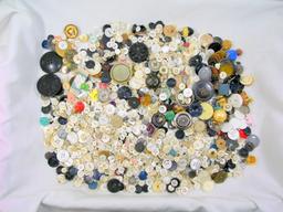 3 Pound Bag of Mixed Vintage & Newer Buttons