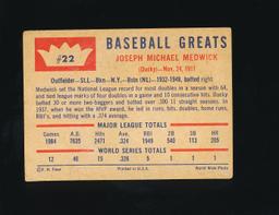 1960 Fleer "Baseball Greats" Baseball Card #22 Hall of Famer Joe Medwick