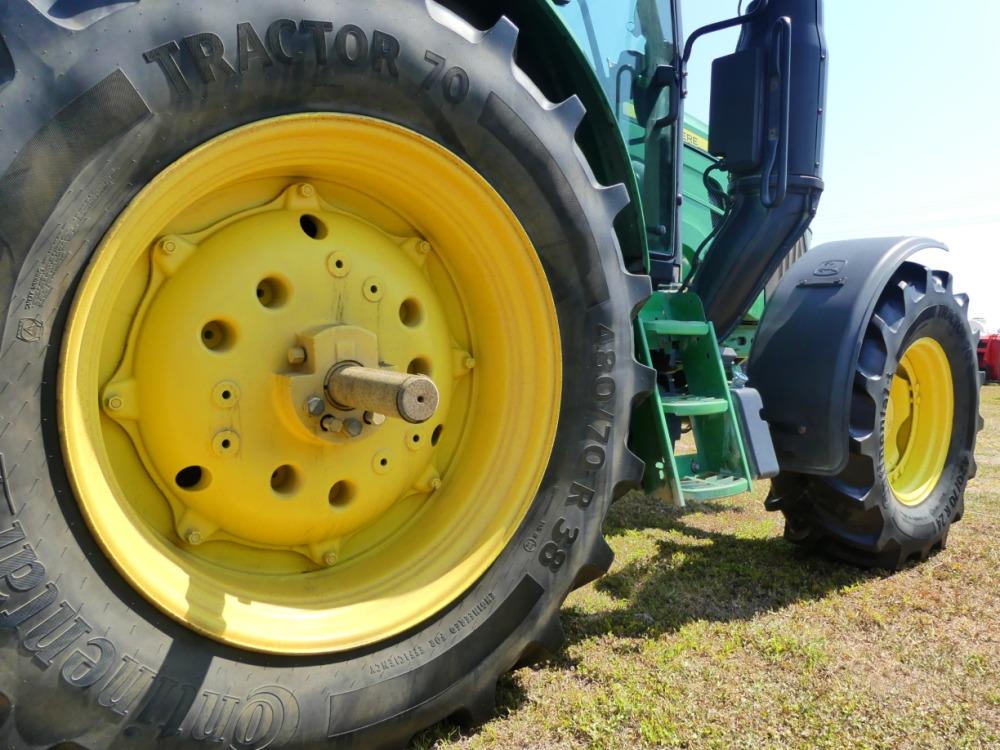 John Deere 6120M