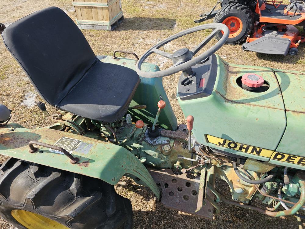 John Deere 650