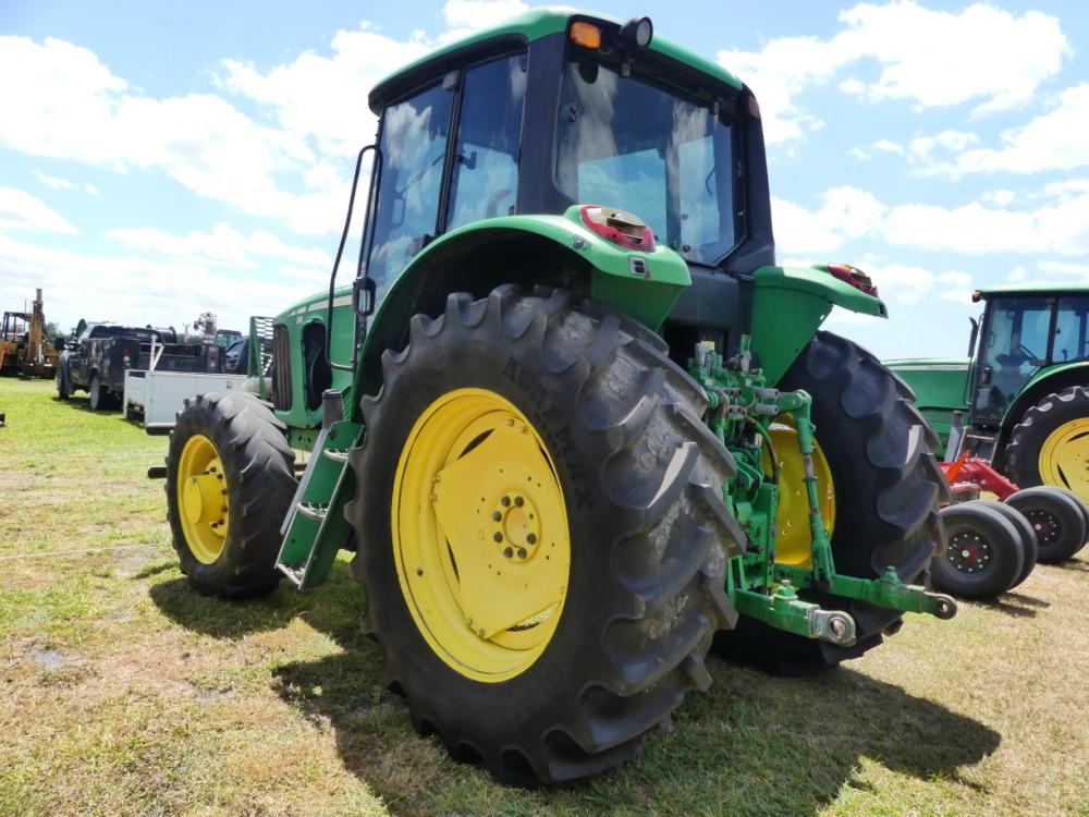 2011 John Deere 7230