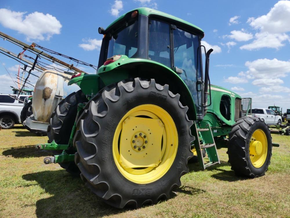 2011 John Deere 7230