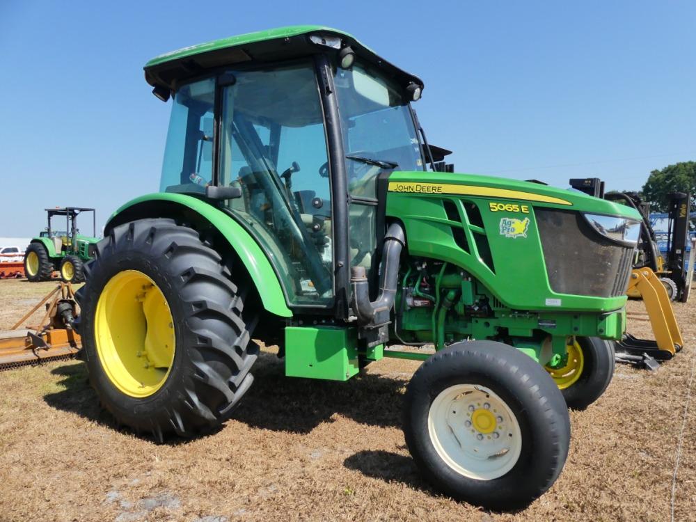 2020 John Deere 5065E