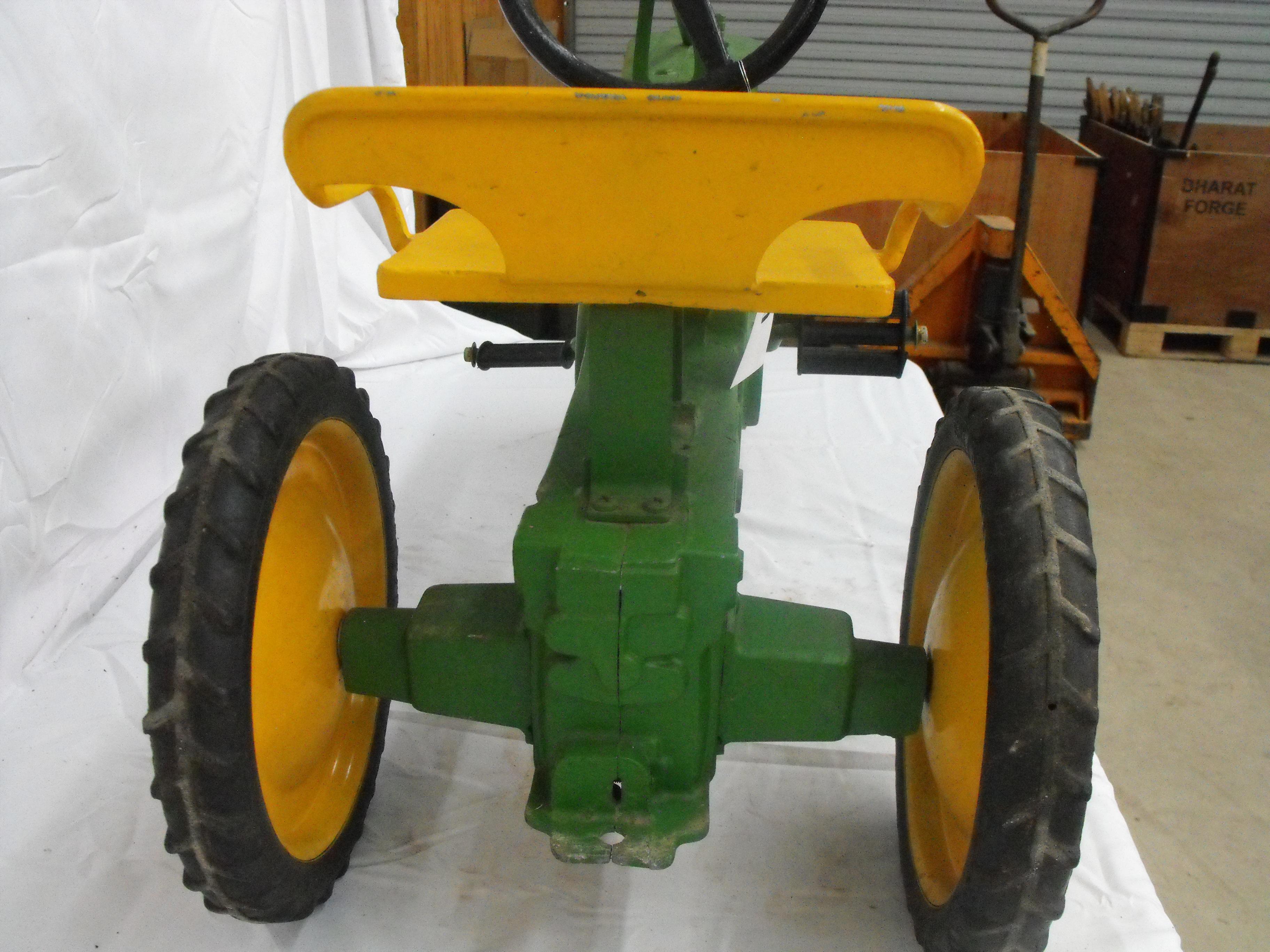 JOHN DEERE PEDAL TRACTOR