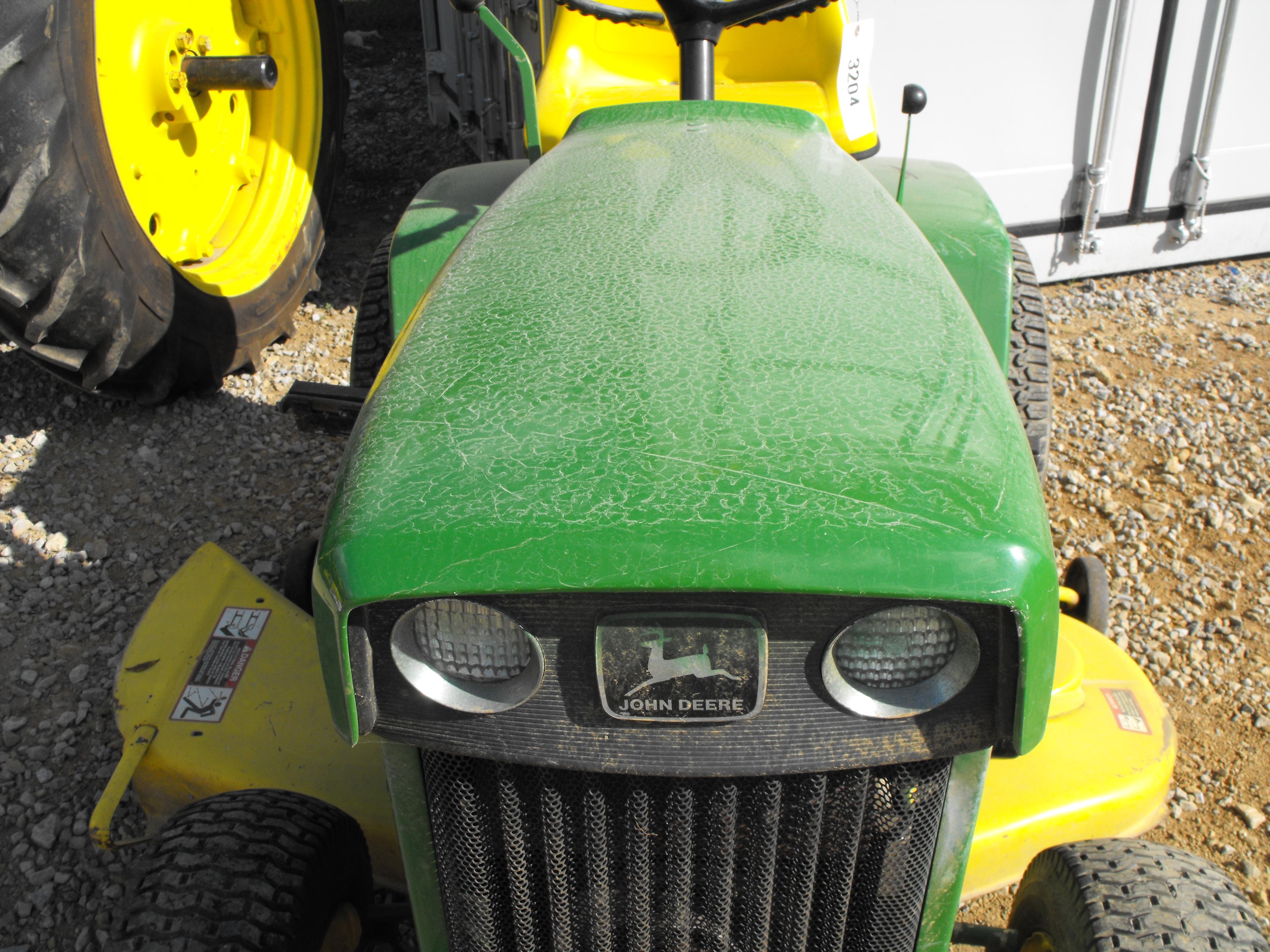 JOHN DEERE 140 RIDING MOWER