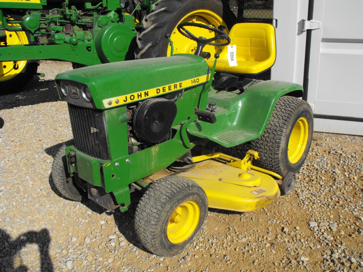 JOHN DEERE 140 RIDING MOWER