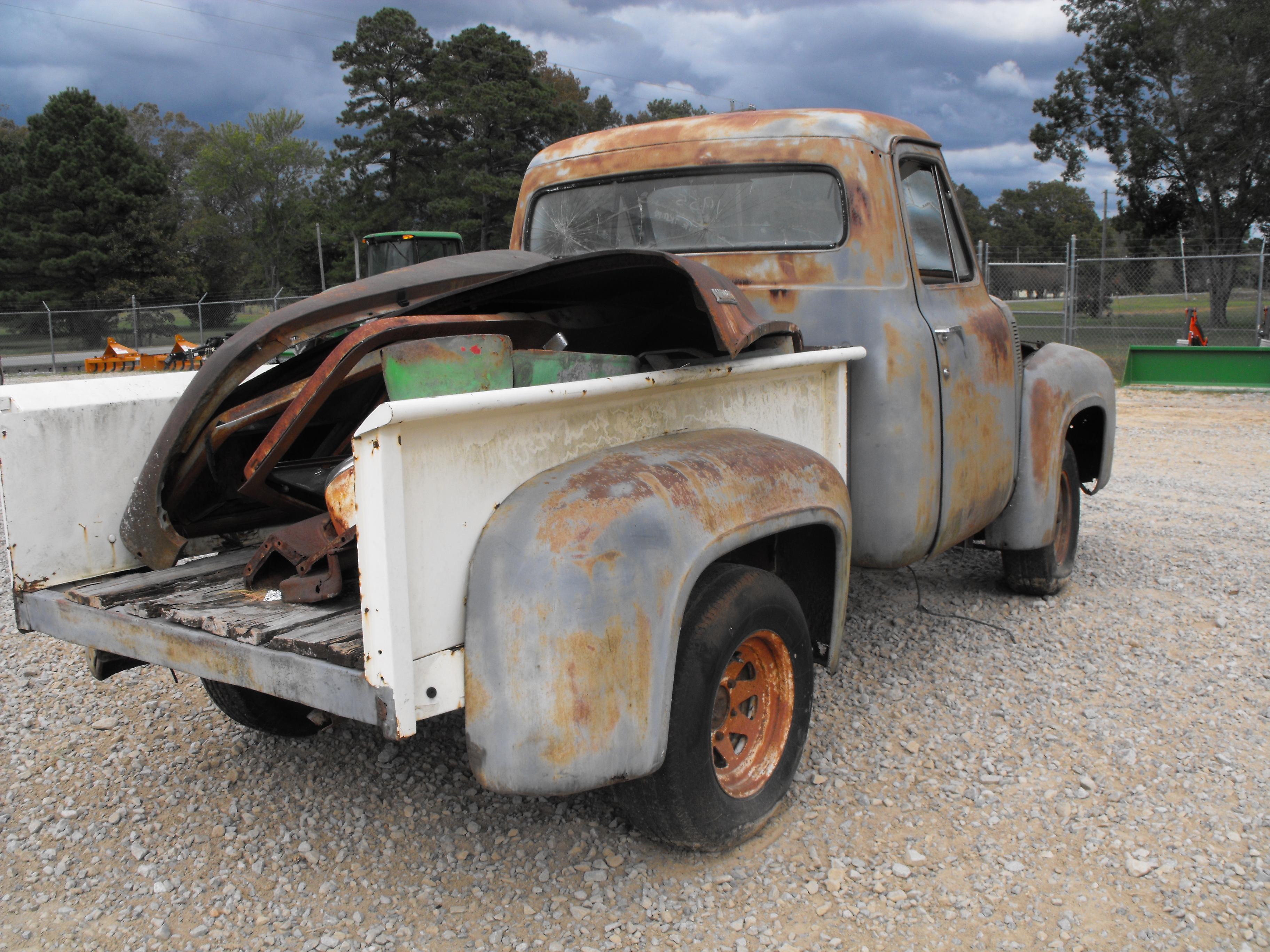 1955 FORD TRUCK FOR PARTS OR RESTORATION/BED FULL OF EXTRAS