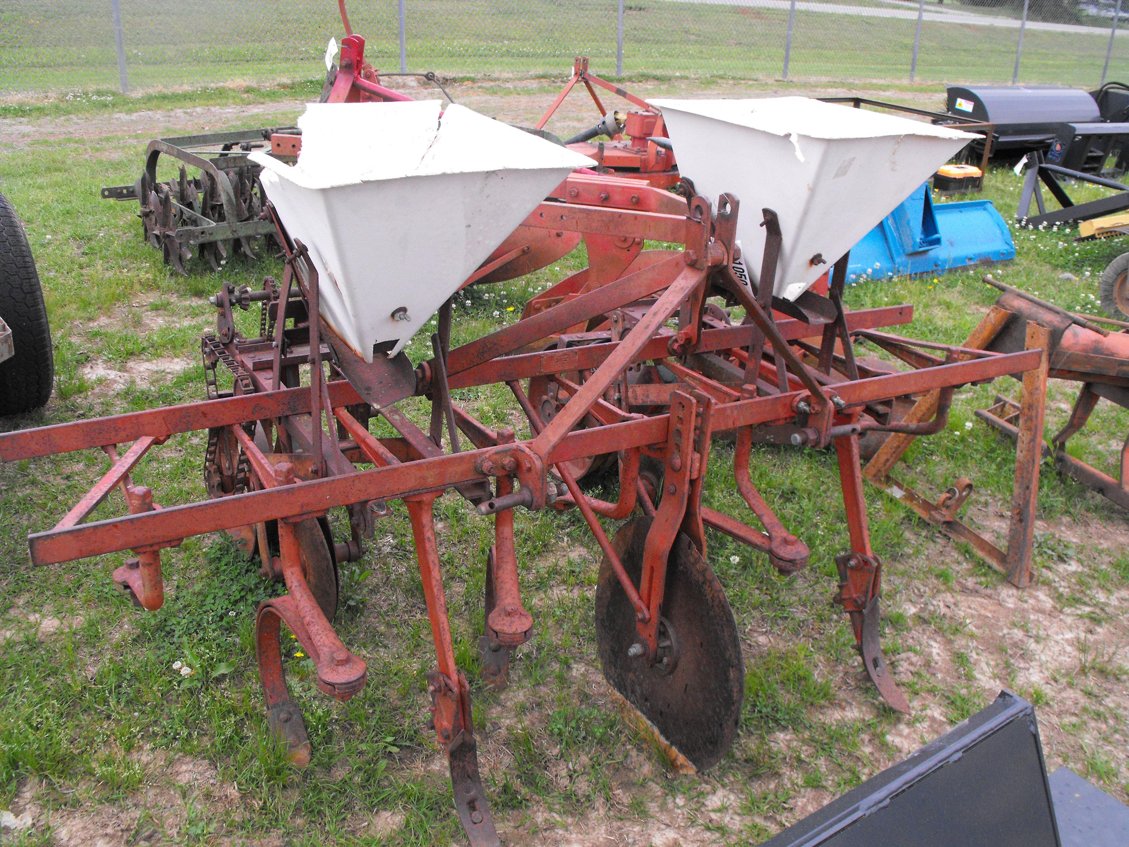 2 ROW PLANTER ( SPRING TOOTH)