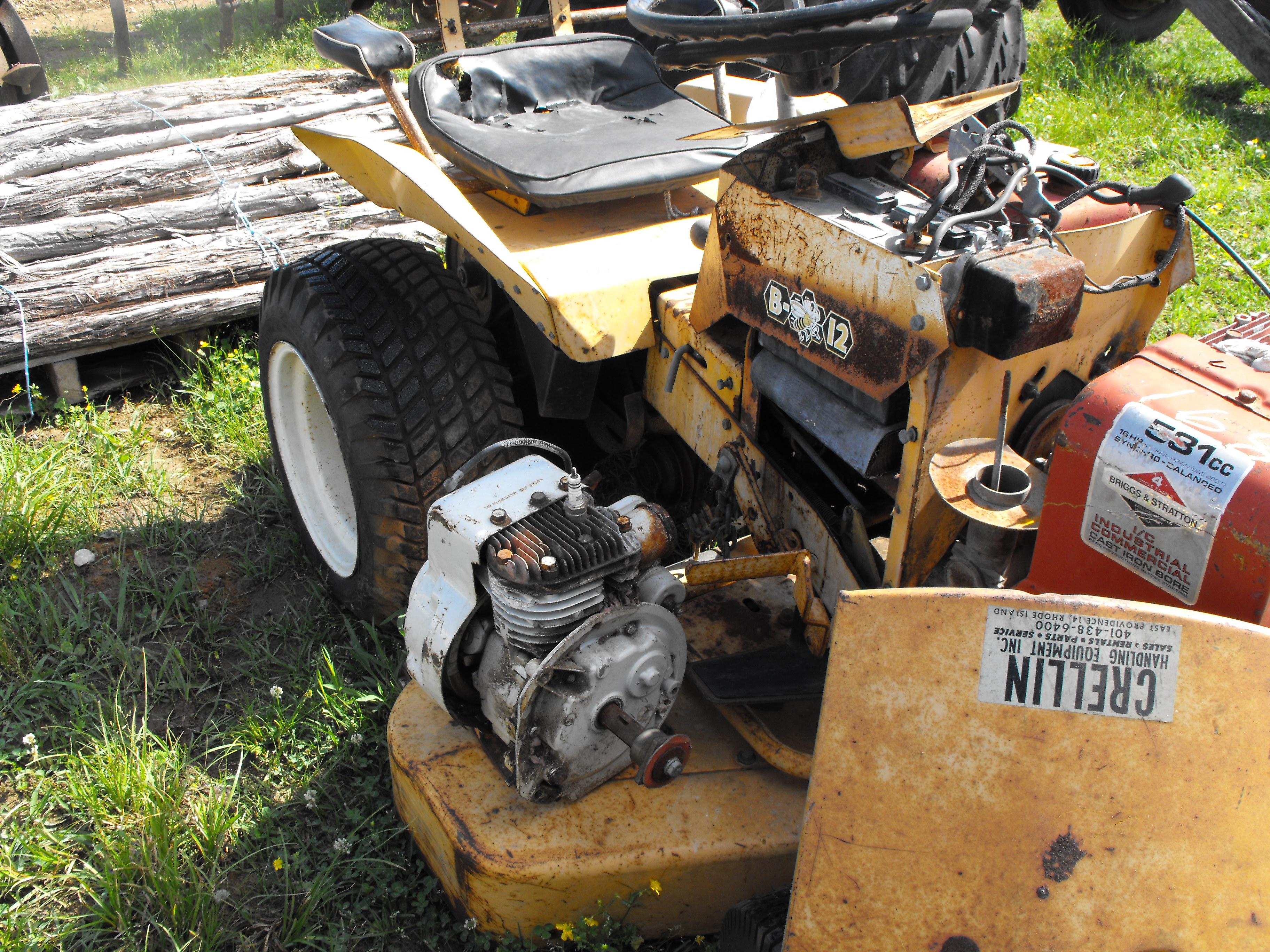 B12 ALLIS-CHALMERS LAWN TRACTOR