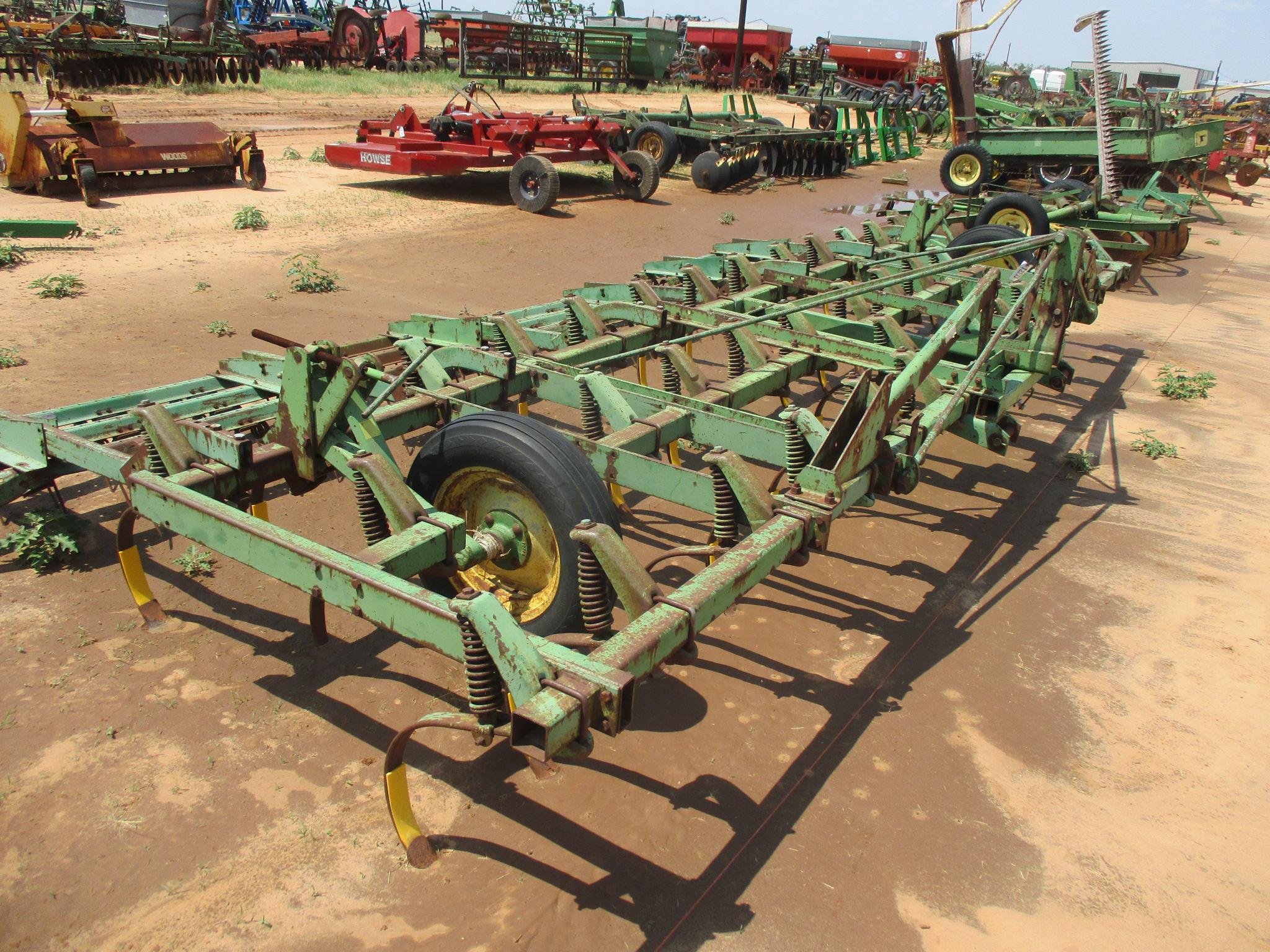 JD 1100 field cultivator