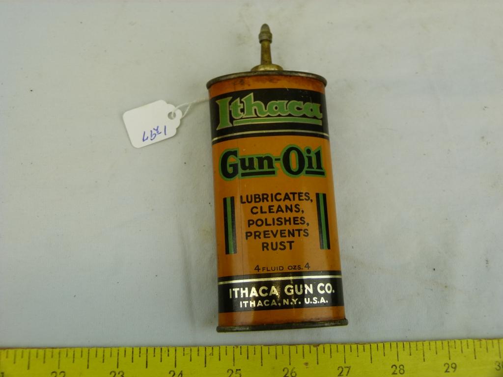 Ithaca gun oil tin with metal cap, very nice condition, 4 oz.