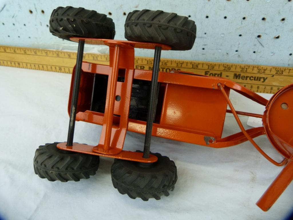 Structo Toys metal road grader, 17-5/8" L, repainted