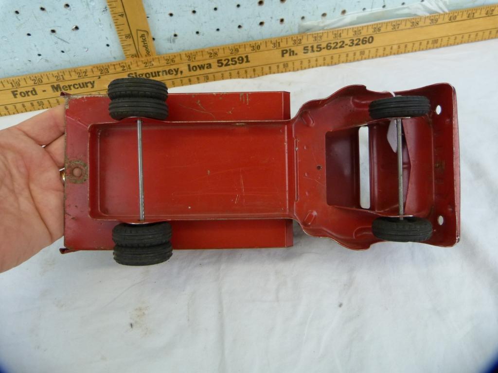 Metal toy dump truck w/fixed bed, 11-1/4" L