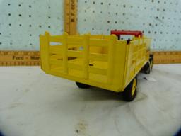 Metalcraft Corp toy stake truck, "Sunshine Biscuits", 12-1/4" L