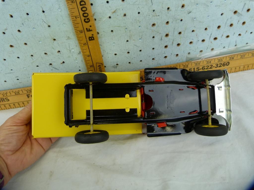 Metalcraft Corp toy stake truck, "Sunshine Biscuits", 12-1/4" L