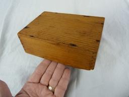 2 Kitchen utensils & dovetail box - codfish