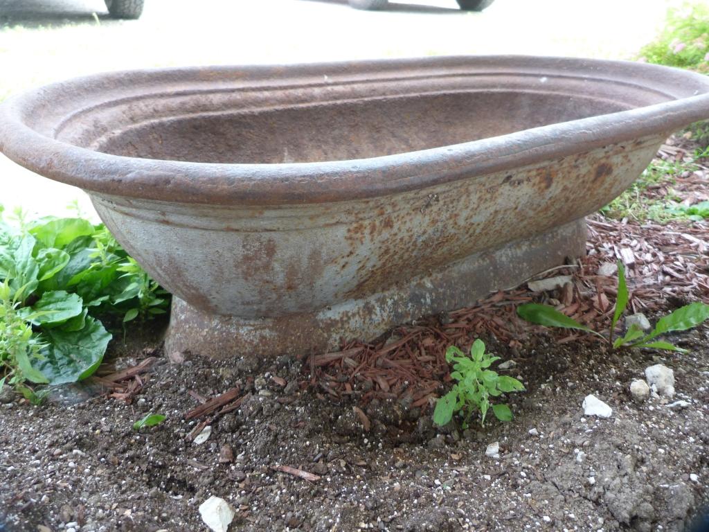 Last known cast iron horse trough from the Sigourney square.