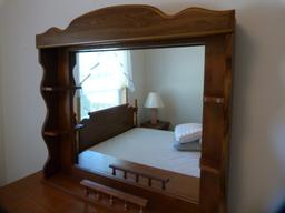 Broyhill queen bed and dresser with mirror excellent condition.